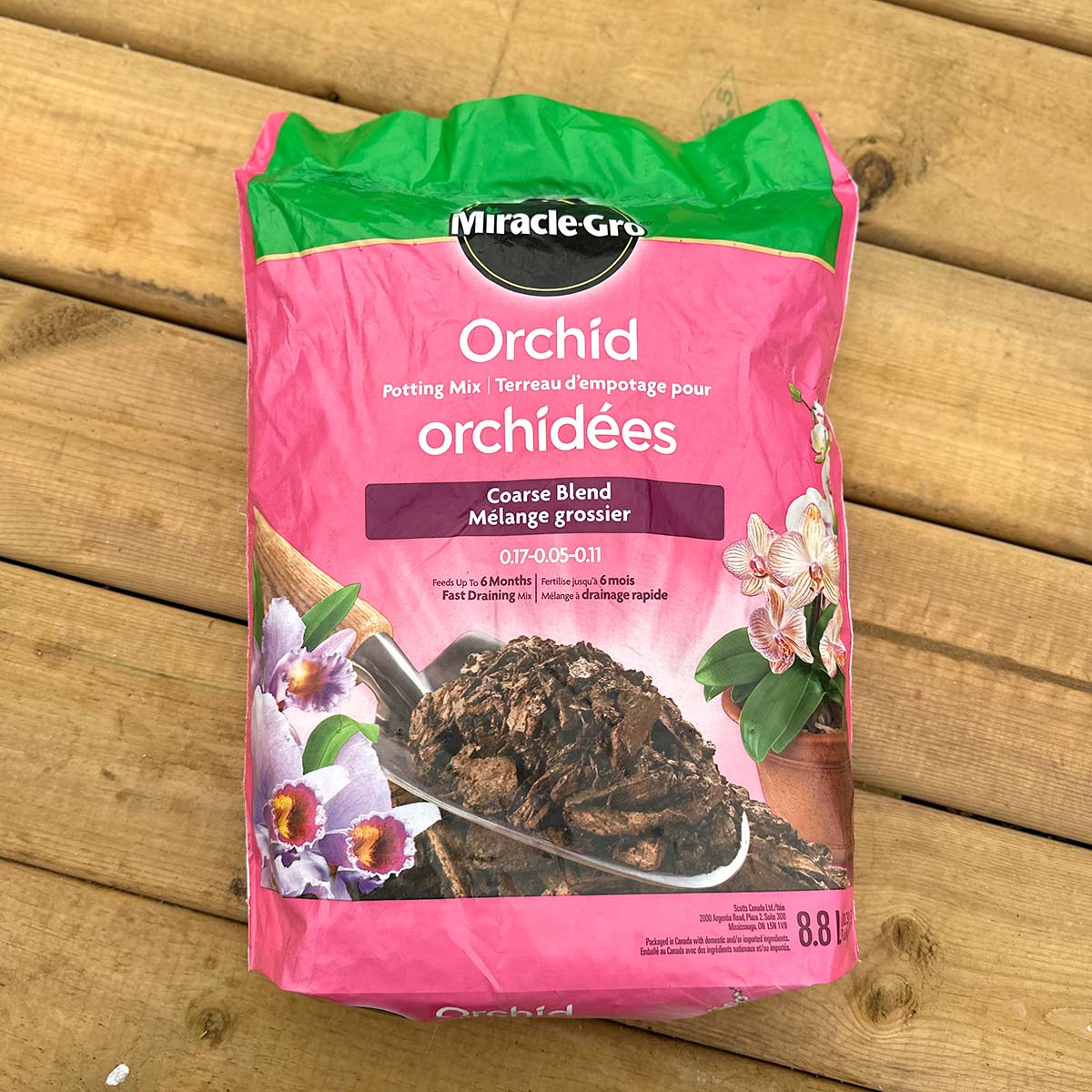 miraclegro_orchidmix_coarser_8l.jpg