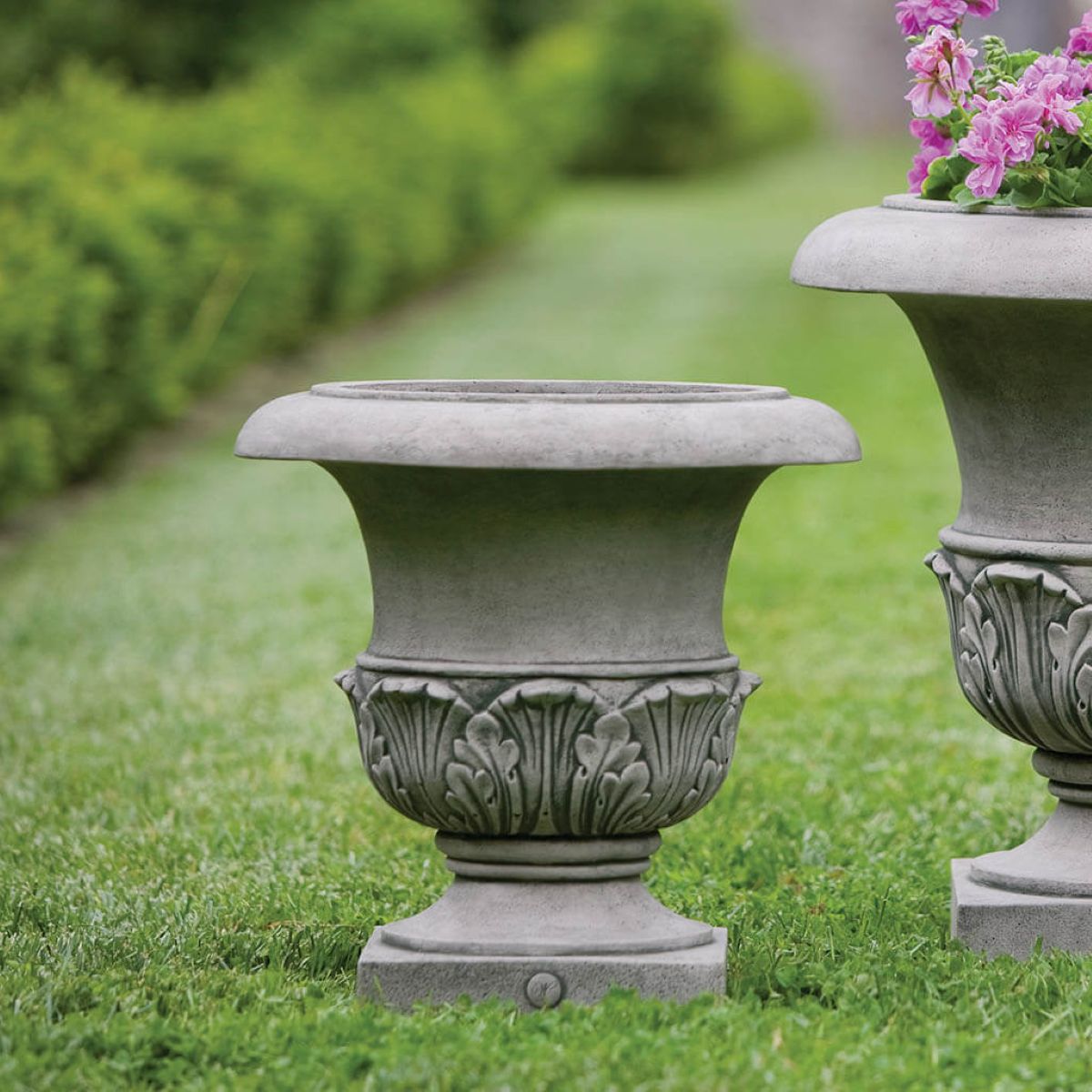 p497b-williamsburg-acanthus-planter-small-cast-stone-as.jpg
